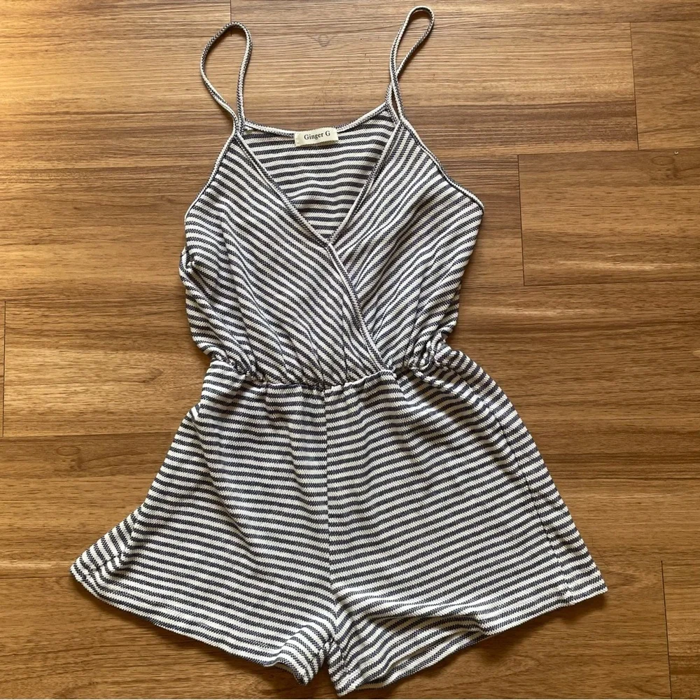 Ginger G Black and White Striped Jumpsuit Romper Medium Summercore Beach Casual - Picture 1 of 8